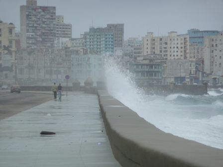 Kuba Malecon in Havanna bei Sturm